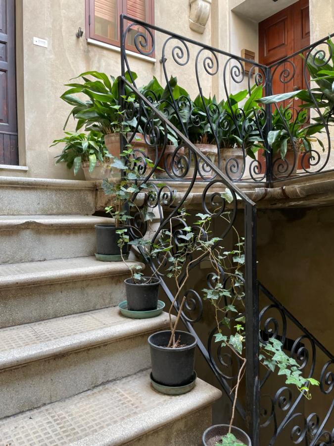 La Casa Sulla Piazza Lejlighed Enna Eksteriør billede